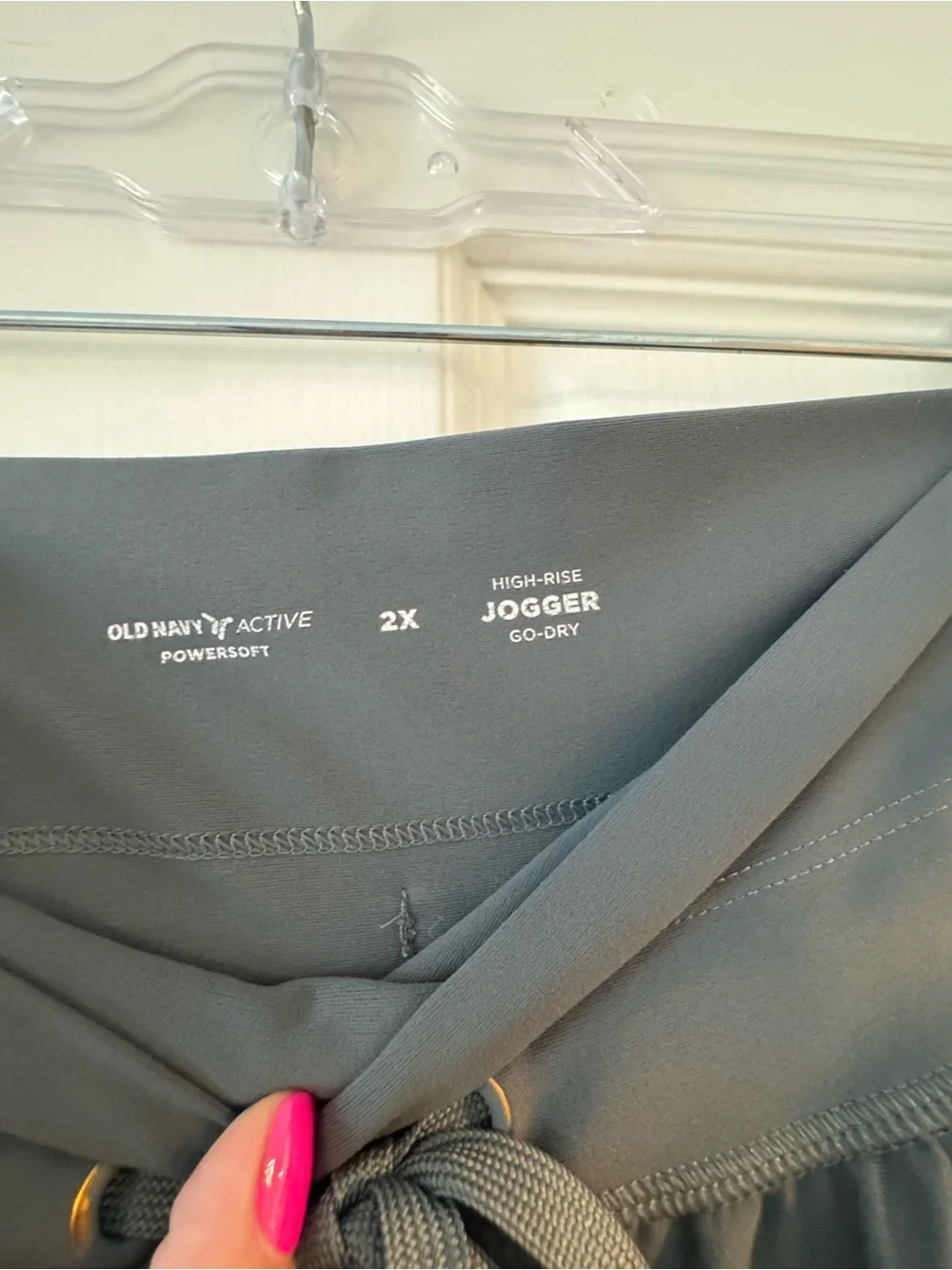 Old Navy Women’s Sage Green Drawstring Joggers - Picture 5 of 5